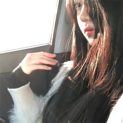 深深腥红